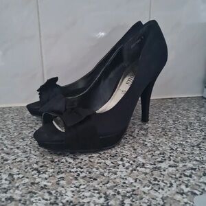 Chic Black Bow Heels